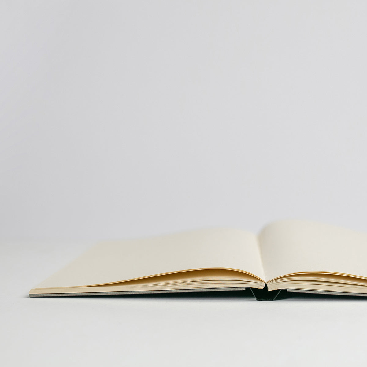 RULED HARDCOVER NOTEBOOK / WHITE